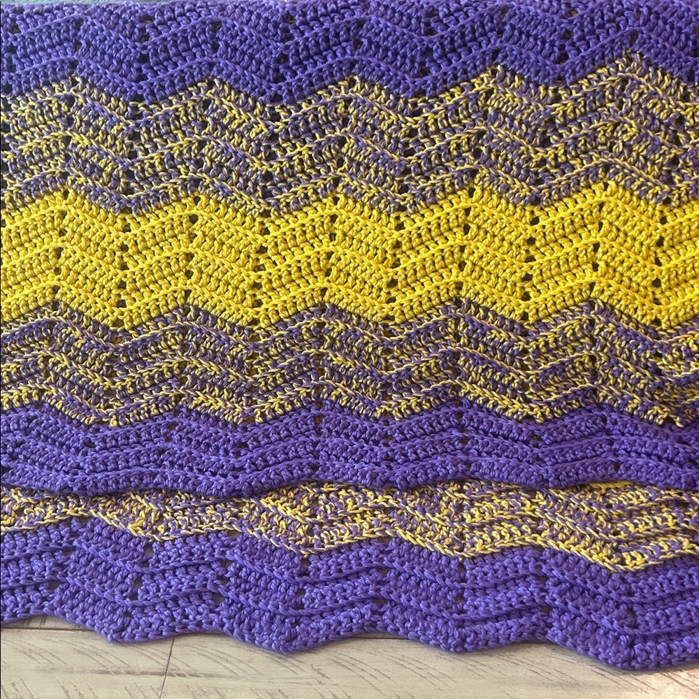 New Hand Knit Blanket Large Cozy Throw Handmade  45X60 New Condition
